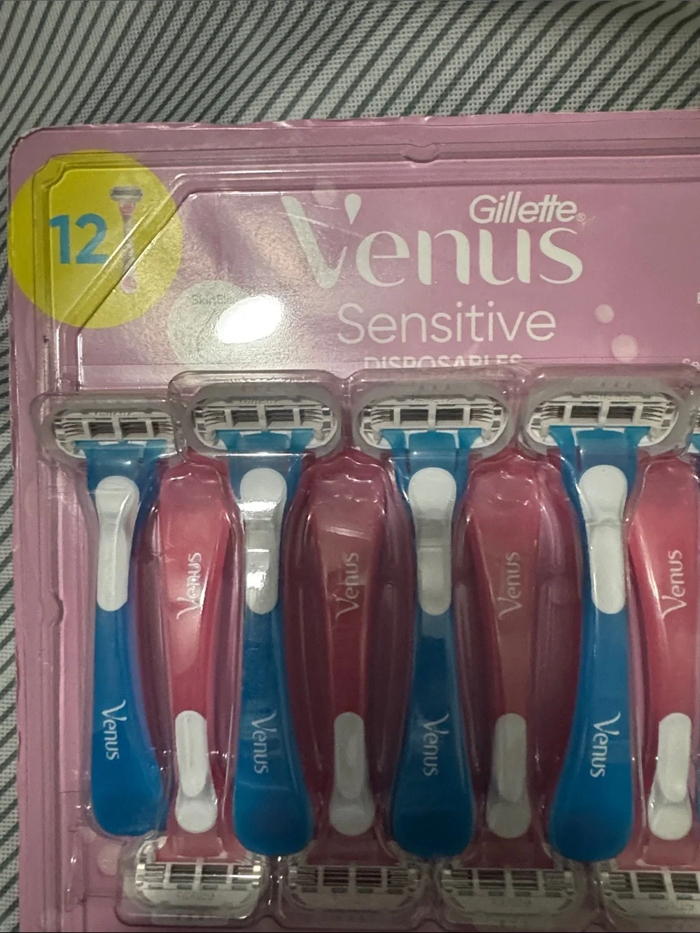 VENUS Disposable Razors in Pink and Blue - 12 Count